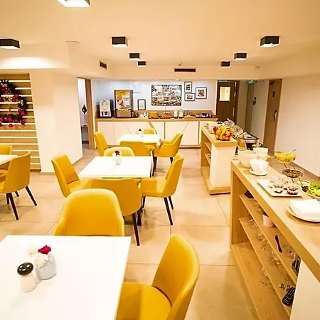 Kvi - The Smart 4*