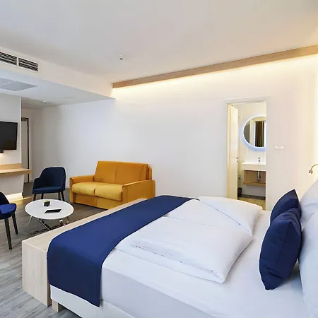 Kvi - The Smart 4*